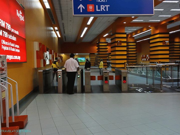 Turnikety metra LRT v Kuala Lumpur Turnikety metra LRT v Kuala Lumpur