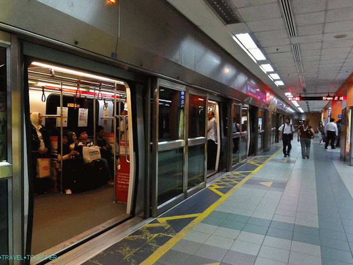 LRT Station v Kuala Lumpur Metro LRT Station v Kuala Lumpur Metro