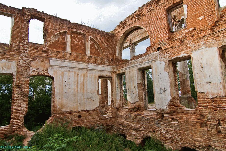 Uvnitř panského domu