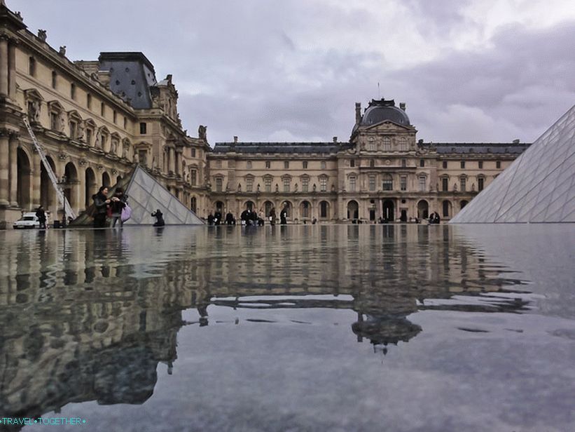 Louvre v Paříži