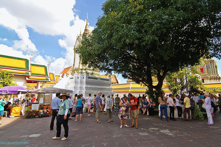 Náměstí před Wat Pho