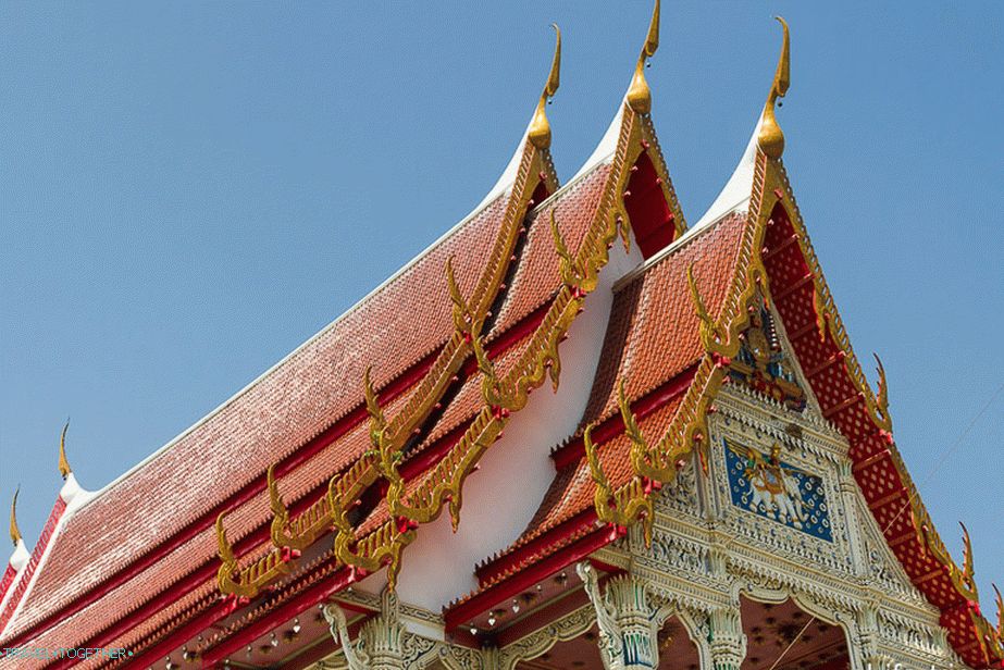 Typická střecha thajského chrámu