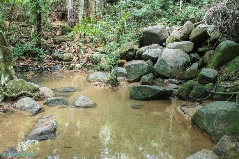 Kathu Falls v Phuketu - opuštěná památka