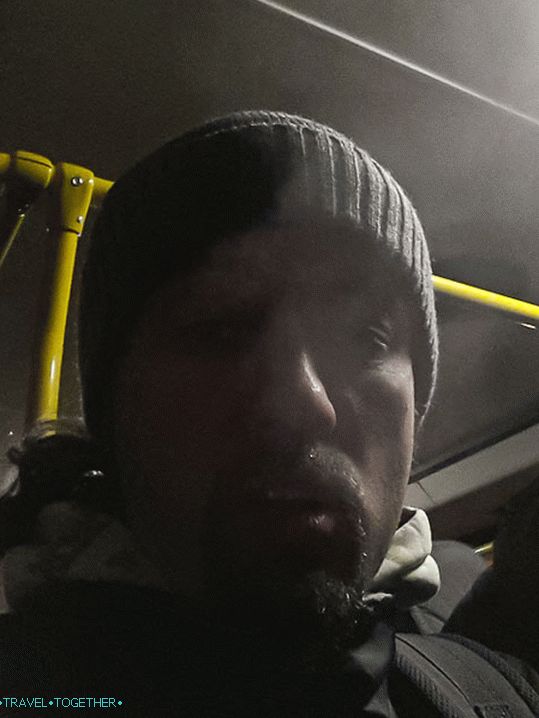 V autobuse, když stáli, jsem si myslel, že bych hodil kopyto.