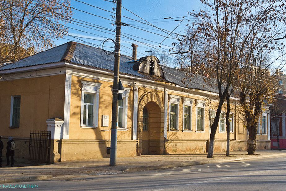 Stejný dům, kde žil spisovatel BK Zaitsev.