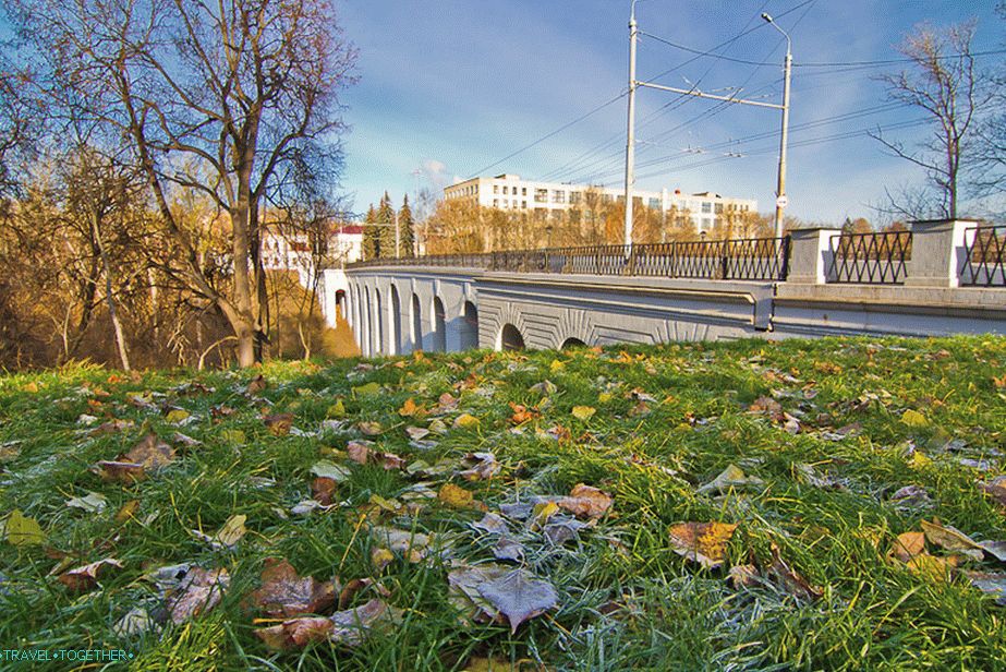 U kamenného mostu v Kaluga