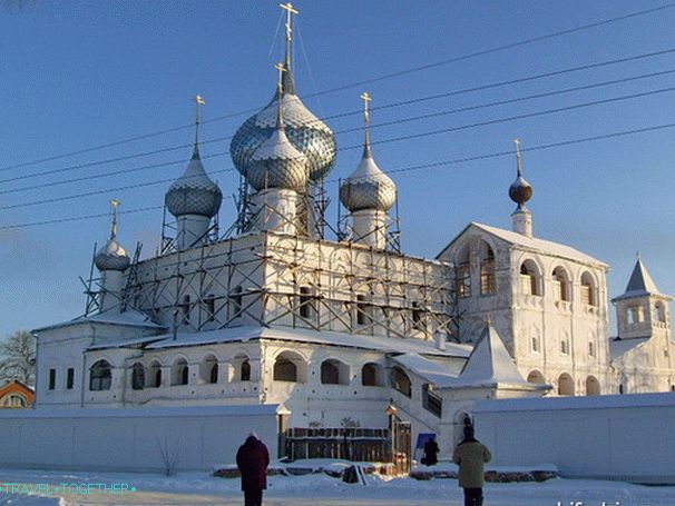 Uglich. Klášter vzkříšení.